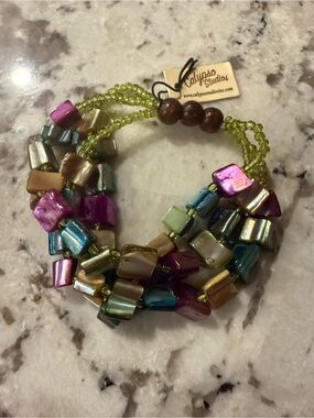 Calypso Studios Multicolor Shell Beaded Women's Bracelet - Green Accent stretch